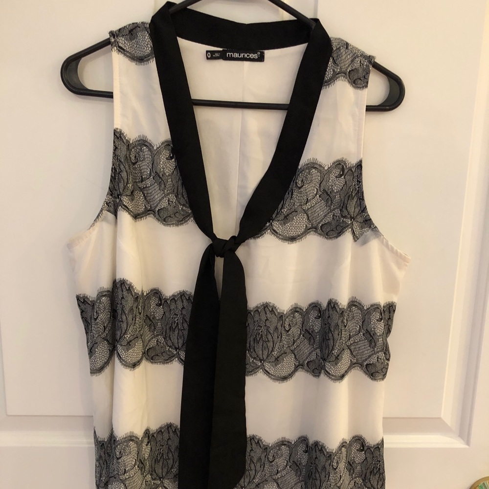Maurice’s lace accent tank top
